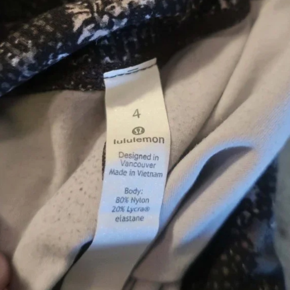 Lululemon Align 6" multi-patterned bike shorts - Picture 7 of 7